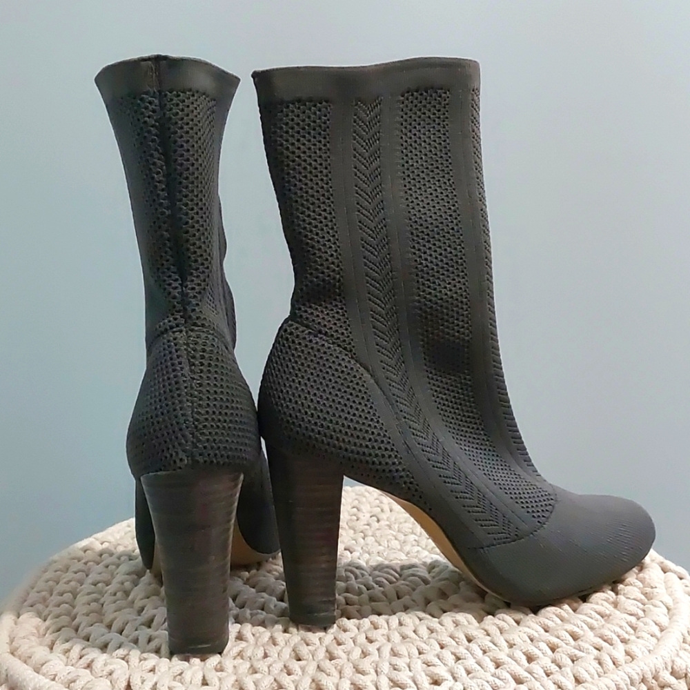 Charles by Charles David Size 8M Gray Stretch Boots